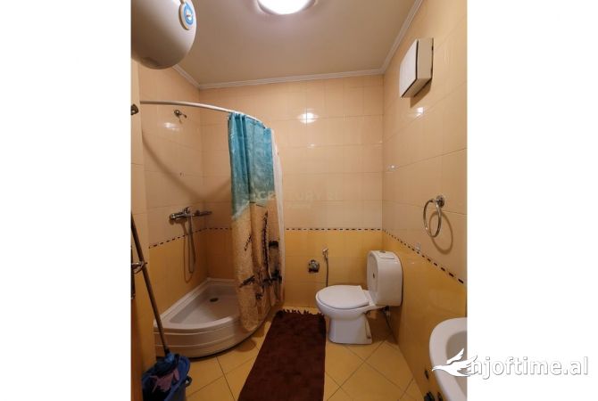 Shtepi me qera Apartament ne Tirane, 3+1, Mobilimi E mobiluar, Pagesa 1,000  Euro.