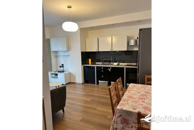 Shtepi me qera Apartament ne Tirane, 2+1, Mobilimi E mobiluar, Pagesa 570  Euro.