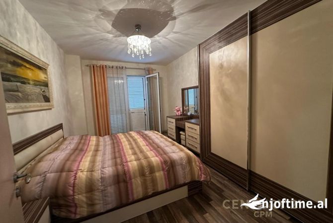 Shtepi me qera Apartament ne Tirane, 2+1, Mobilimi E mobiluar, Pagesa 1,200  Euro.