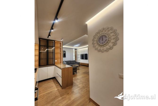 Shtepi me qera Apartament ne Tirane, 3+1, Mobilimi E mobiluar, Pagesa 1,200  Euro.