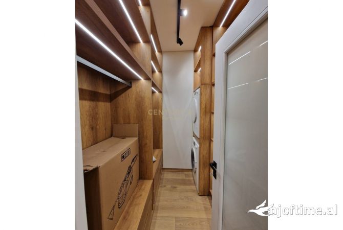 Shtepi me qera Apartament ne Tirane, 3+1, Mobilimi E mobiluar, Pagesa 1,200  Euro.