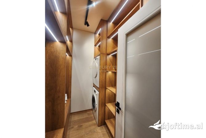 Shtepi me qera Apartament ne Tirane, 3+1, Mobilimi E mobiluar, Pagesa 1,200  Euro.