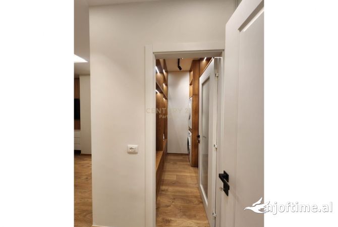 Shtepi me qera Apartament ne Tirane, 3+1, Mobilimi E mobiluar, Pagesa 1,200  Euro.