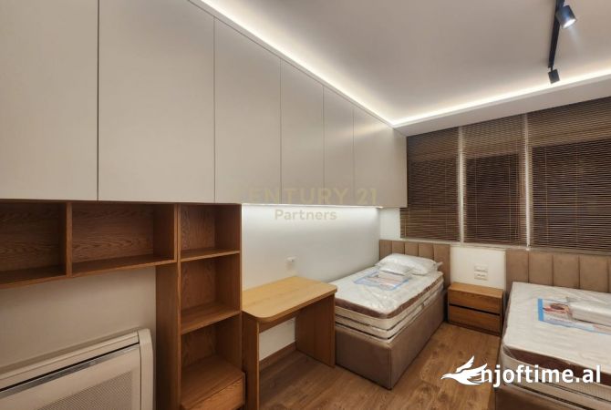 Shtepi me qera Apartament ne Tirane, 3+1, Mobilimi E mobiluar, Pagesa 1,200  Euro.