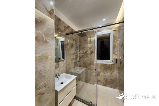 Shtepi me qera Apartament ne Tirane, 3+1, Mobilimi E mobiluar, Pagesa 1,200  Euro.