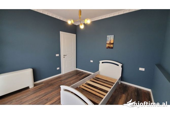 Shtepi me qera Apartament ne Tirane, 2+1, Mobilimi E mobiluar, Pagesa 1,000  Euro.