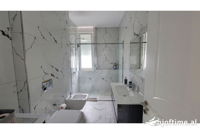 Shtepi me qera Apartament ne Tirane, 2+1, Mobilimi E mobiluar, Pagesa 1,000  Euro.