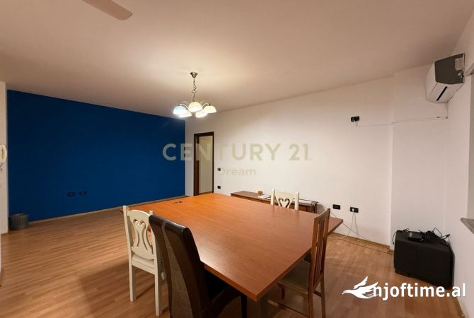 Shtepi me qera Apartament ne Tirane, 3+1, Mobilimi E mobiluar, Pagesa 1,600  Euro.