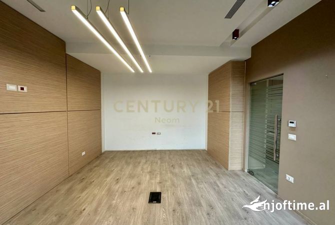 Ambient biznesi me qera 3+1 ne Tirane - 2,500 Euro