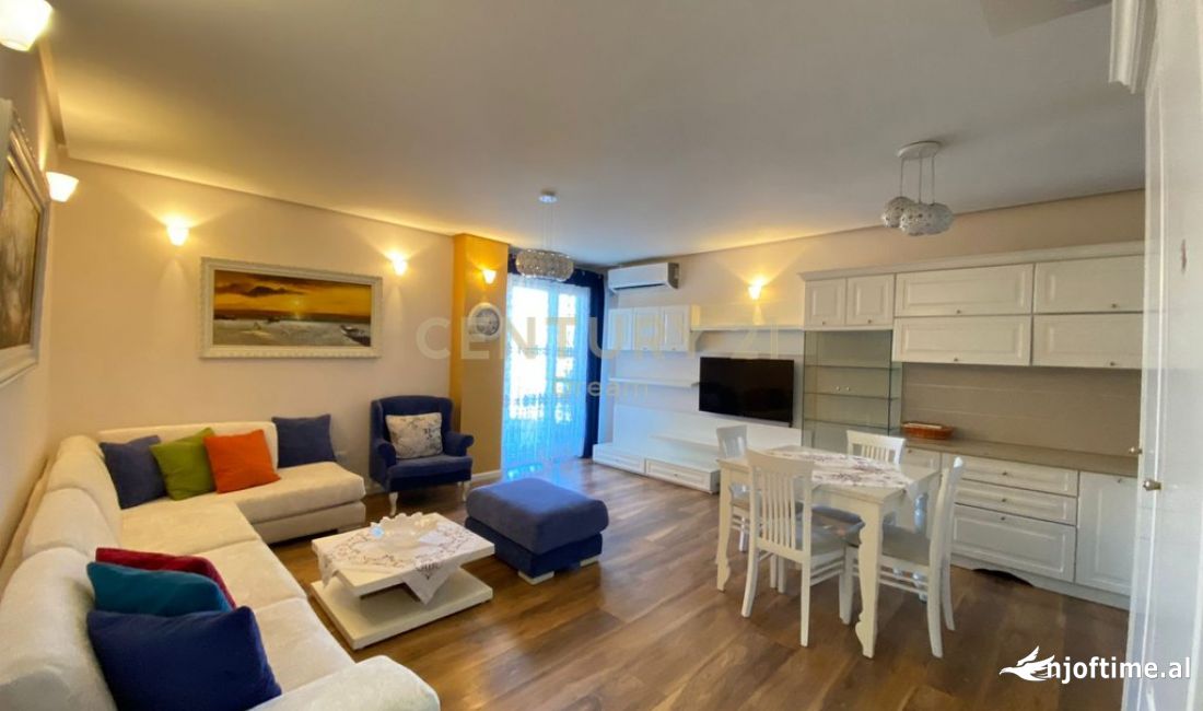 Shtepi ne shitje Apartament ne Tirane, 2+1, Mobilimi E mobiluar, Pagesa 220,000  Euro.