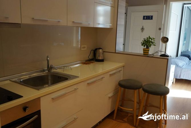 Shtepi me qera Apartament ne Tirane, 1+1, Mobilimi E mobiluar, Pagesa 650  Euro.