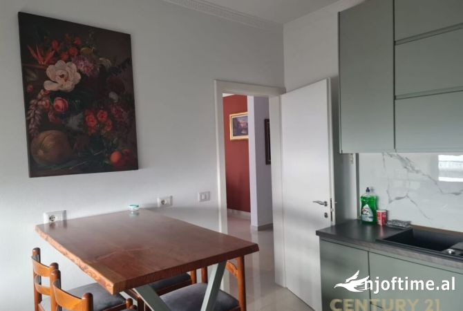 Shtepi me qera Apartament ne Tirane, 2+1, Mobilimi E mobiluar, Pagesa 700  Euro.