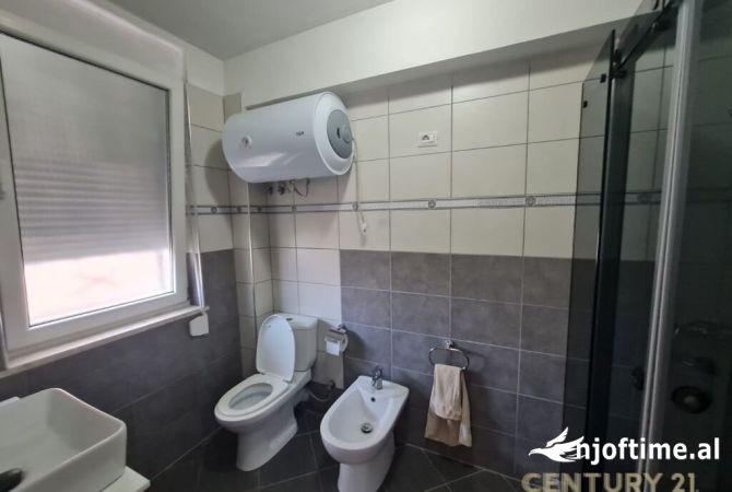Shtepi me qera Apartament ne Tirane, 2+1, Mobilimi E mobiluar, Pagesa 700  Euro.