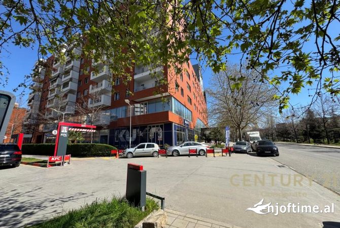 JAPIM ME QIRA AMBIENT KOMERCIAL PRANE HOTEL HILTON.