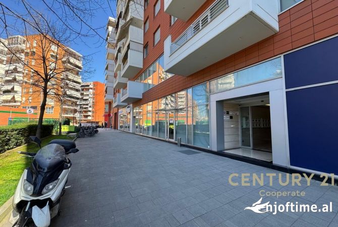 JAPIM ME QIRA AMBIENT KOMERCIAL PRANE HOTEL HILTON.