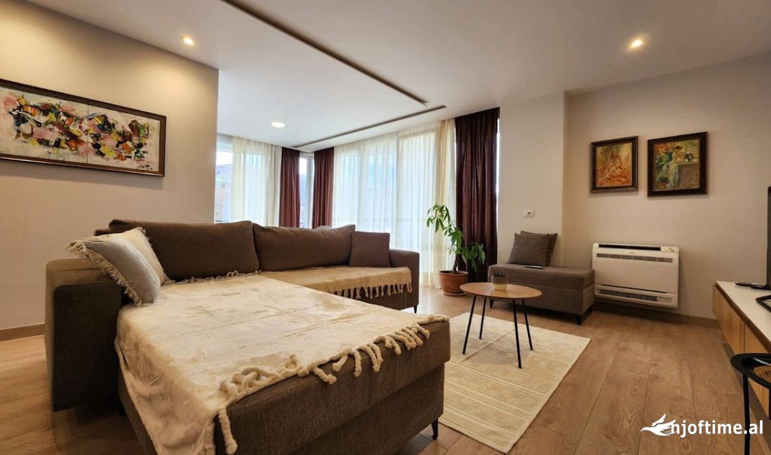 Shtepi me qera Apartament ne Tirane, 3+1, Mobilimi E mobiluar, Pagesa 900  Euro.