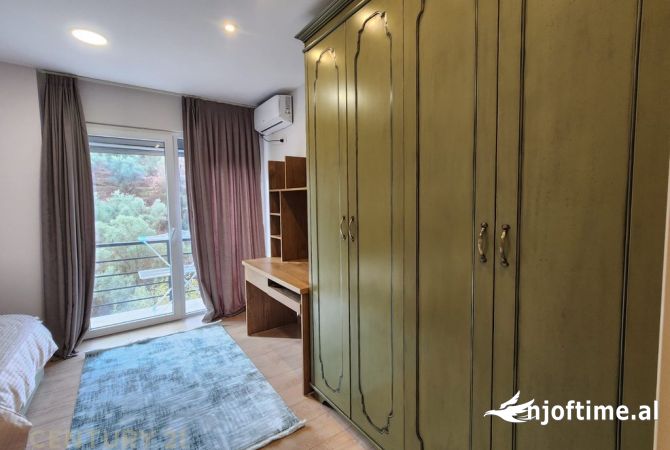 Shtepi me qera Apartament ne Tirane, 3+1, Mobilimi E mobiluar, Pagesa 900  Euro.