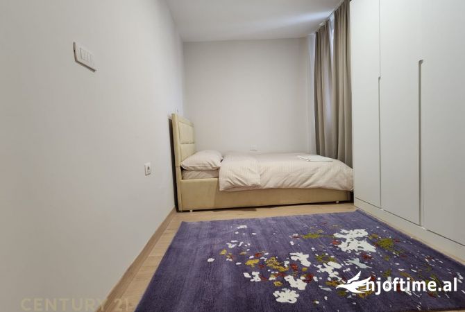 Shtepi me qera Apartament ne Tirane, 3+1, Mobilimi E mobiluar, Pagesa 900  Euro.