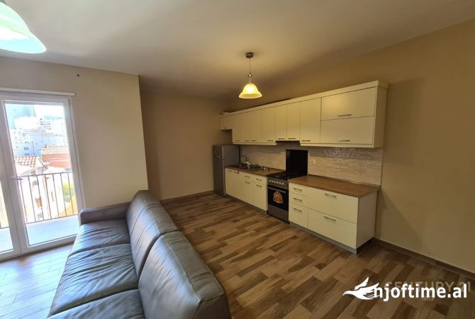 Shtepi ne shitje Apartament ne Tirane, 1+1, Mobilimi Pjeserisht e mobiluar, Pagesa 160,000  Euro.