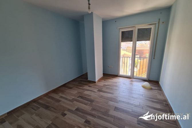 Shtepi ne shitje Apartament ne Tirane, 1+1, Mobilimi Pjeserisht e mobiluar, Pagesa 160,000  Euro.