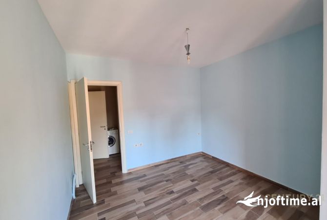 Shtepi ne shitje Apartament ne Tirane, 1+1, Mobilimi Pjeserisht e mobiluar, Pagesa 160,000  Euro.