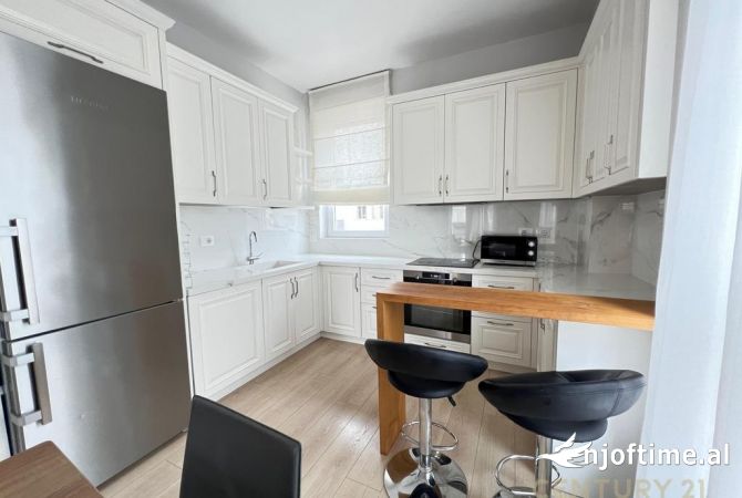 Shtepi me qera Apartament ne Tirane, 3+1, Mobilimi E mobiluar, Pagesa 1,100  Euro.