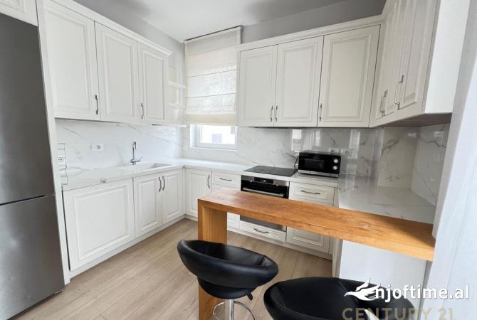 Shtepi me qera Apartament ne Tirane, 3+1, Mobilimi E mobiluar, Pagesa 1,100  Euro.