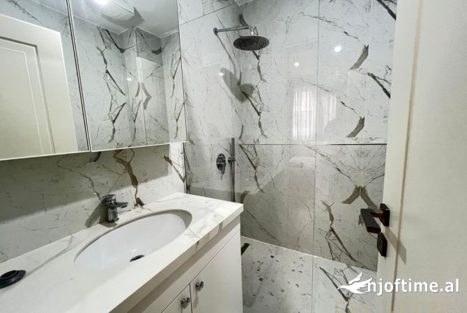 Shtepi me qera Apartament ne Tirane, 3+1, Mobilimi E mobiluar, Pagesa 1,100  Euro.