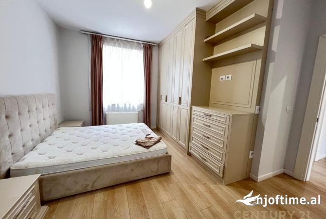 Shtepi me qera Apartament ne Tirane, 3+1, Mobilimi E mobiluar, Pagesa 1,100  Euro.