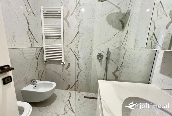 Shtepi me qera Apartament ne Tirane, 3+1, Mobilimi E mobiluar, Pagesa 1,100  Euro.