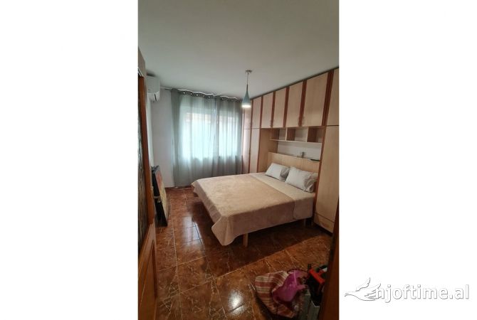 Shtepi me qera Apartament ne Tirane, 2+1, Mobilimi E mobiluar, Pagesa 500  Euro.