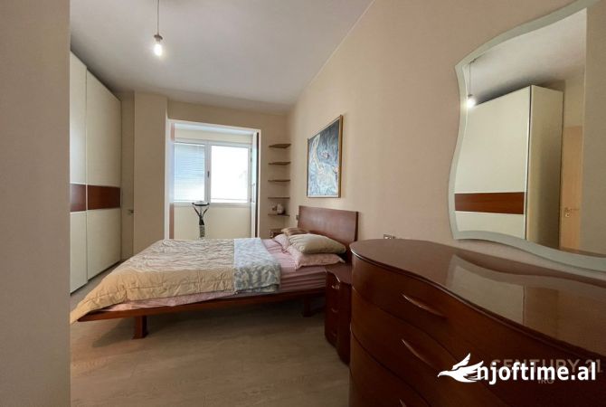 Shtepi ne shitje Apartament ne Tirane, 2+1, Mobilimi E mobiluar, Pagesa 350,000  Euro.