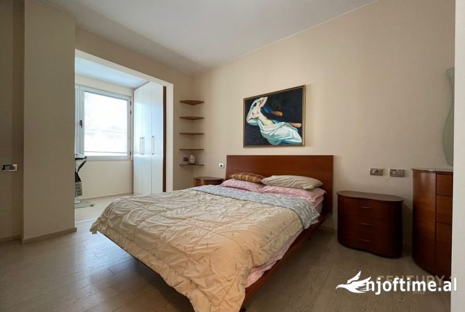 Shtepi ne shitje Apartament ne Tirane, 2+1, Mobilimi E mobiluar, Pagesa 350,000  Euro.