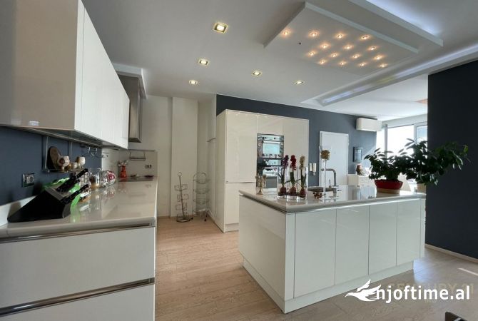 Shtepi ne shitje Apartament ne Tirane, 2+1, Mobilimi E mobiluar, Pagesa 350,000  Euro.