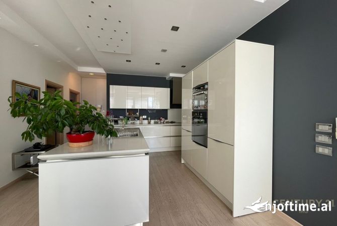 Shtepi ne shitje Apartament ne Tirane, 2+1, Mobilimi E mobiluar, Pagesa 350,000  Euro.