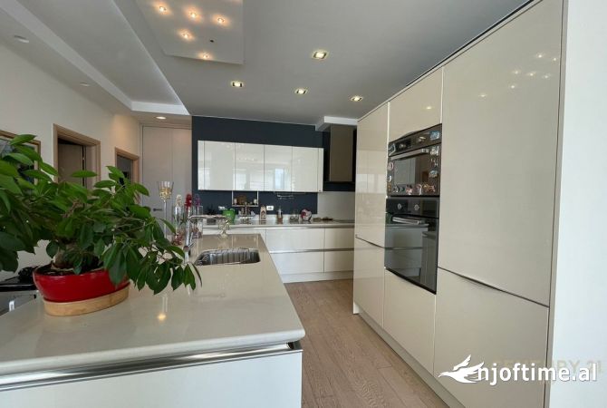 Shtepi ne shitje Apartament ne Tirane, 2+1, Mobilimi E mobiluar, Pagesa 350,000  Euro.