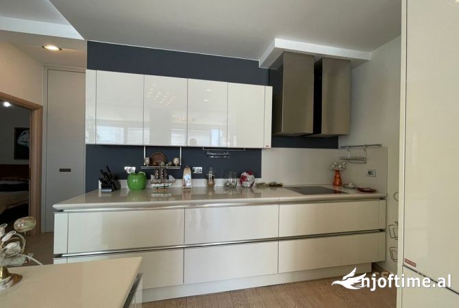 Shtepi ne shitje Apartament ne Tirane, 2+1, Mobilimi E mobiluar, Pagesa 350,000  Euro.