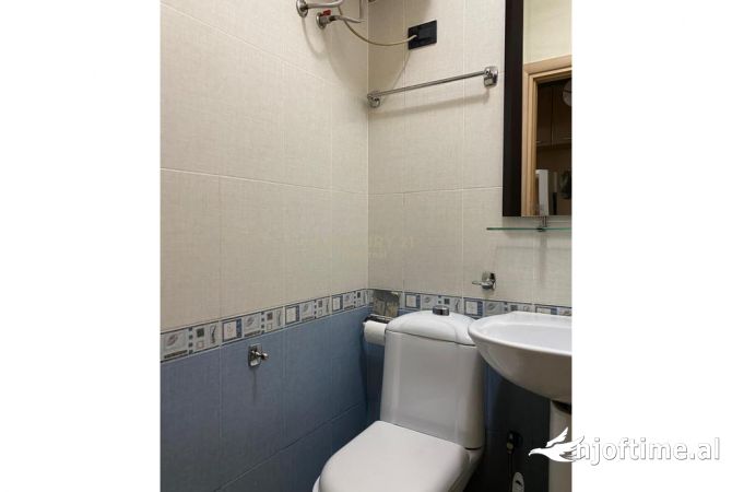 Shtepi me qera Apartament ne Tirane, 2+1, Mobilimi E mobiluar, Pagesa 800  Euro.