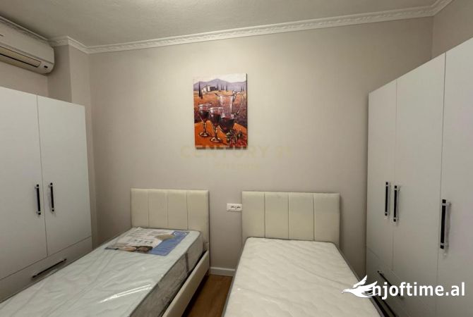 Shtepi ne shitje Apartament ne Tirane, 2+1, Mobilimi E mobiluar, Pagesa 184,000  Euro.