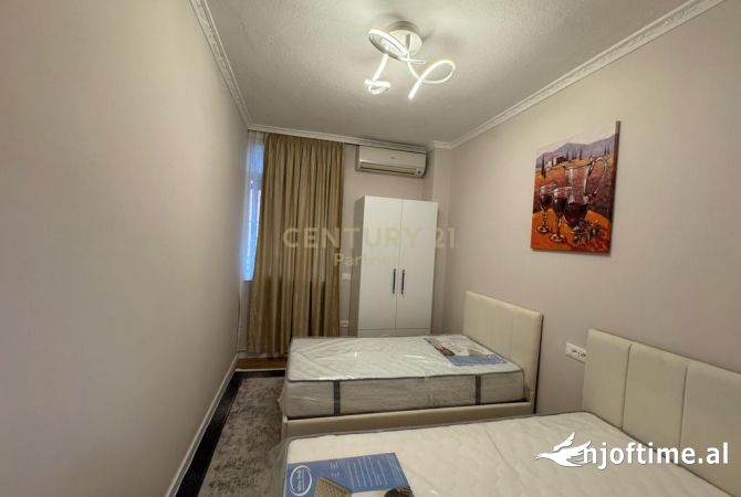 Shtepi ne shitje Apartament ne Tirane, 2+1, Mobilimi E mobiluar, Pagesa 184,000  Euro.