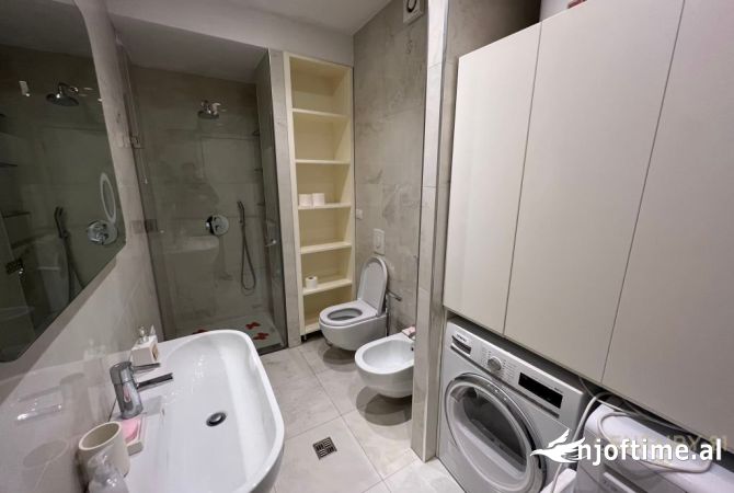 Shtepi me qera Apartament ne Tirane, 2+1, Mobilimi E mobiluar, Pagesa 1,800  Euro.