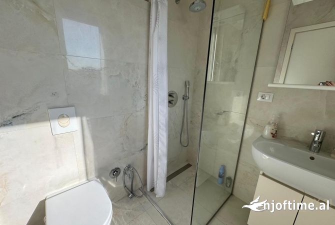 Shtepi me qera Apartament ne Tirane, 2+1, Mobilimi E mobiluar, Pagesa 1,800  Euro.