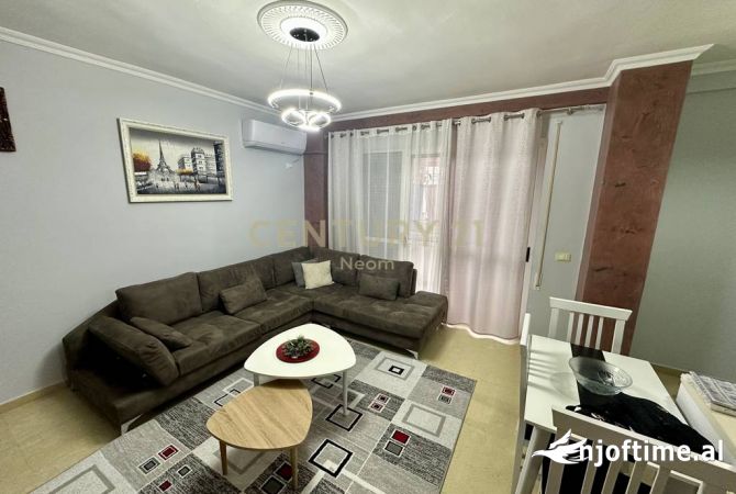 Shtepi me qera Apartament ne Tirane, 2+1, Mobilimi E mobiluar, Pagesa 500  Euro.