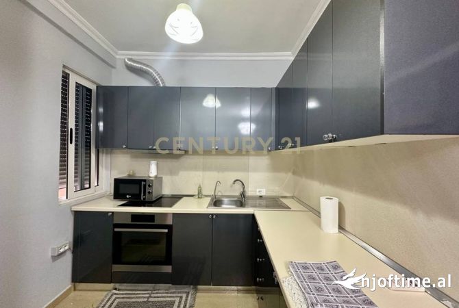 Shtepi me qera Apartament ne Tirane, 2+1, Mobilimi E mobiluar, Pagesa 500  Euro.