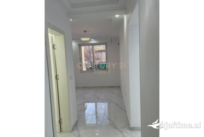 Shtepi ne shitje Apartament ne Tirane, 1+1, Mobilimi E mobiluar, Pagesa 145,000  Euro.