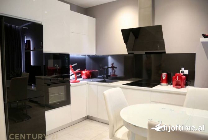 Shtepi me qera 2+1 ne Tirane - 1,800 Euro