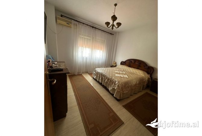 Shtepi me qera Apartament ne Tirane, 2+1, Mobilimi E mobiluar, Pagesa 800  Euro.