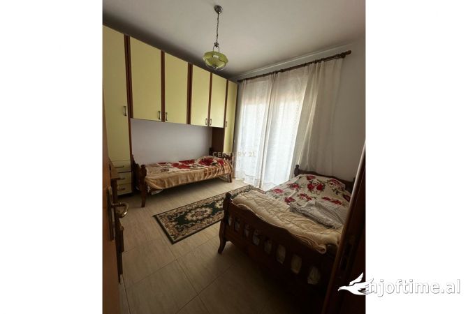 Shtepi me qera Apartament ne Tirane, 2+1, Mobilimi E mobiluar, Pagesa 800  Euro.