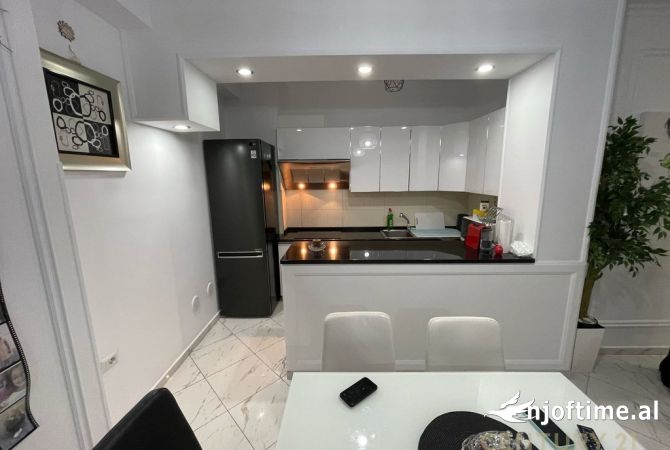 Shtepi me qera Apartament ne Tirane, 2+1, Mobilimi E mobiluar, Pagesa 600  Euro.