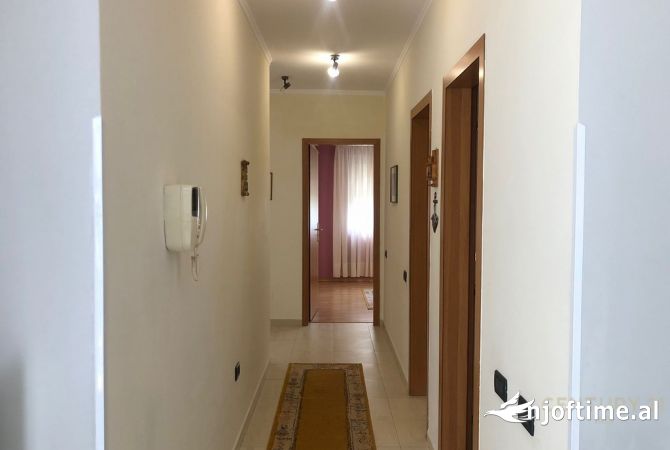 Shtepi me qera Apartament ne Tirane, 2+1, Mobilimi E mobiluar, Pagesa 750  Euro.
